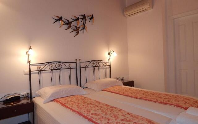 Tinos Suites & Apartments