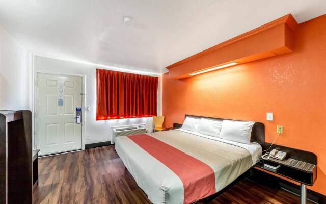 Motel 6 San Antonio, Tx - Frost Bank Center
