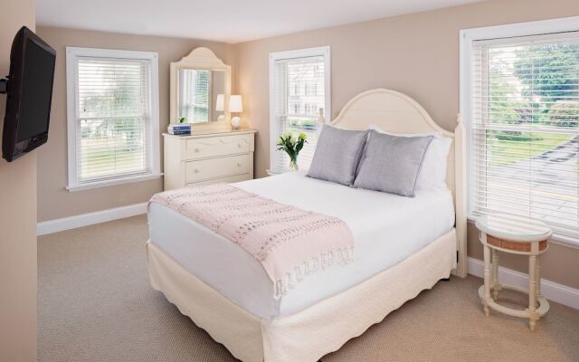 Inn at Harbor Hill Marina