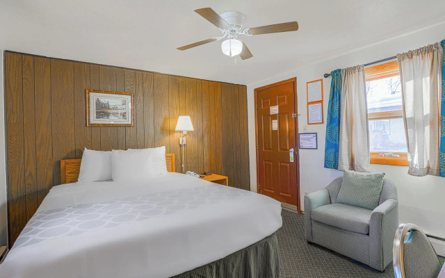 Love Hotels Silver Street by OYO at Hurley WI