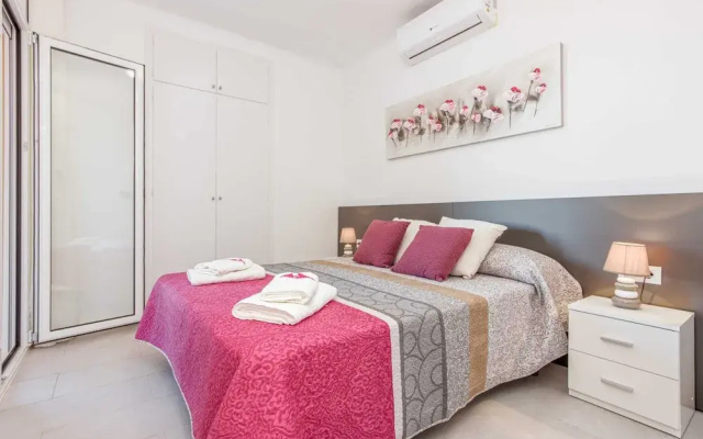 Beachfront Apartment in Empuriabrava With Pools