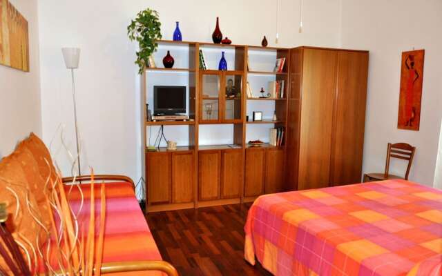 Pretty, centrally situated in Rome: wifi, climate. Metro 5 minutes