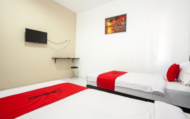RedDoorz Plus near Galaxy Mall