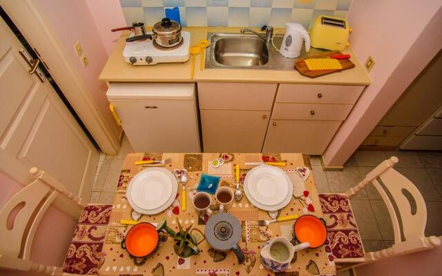 Aloni Studios & Apartments