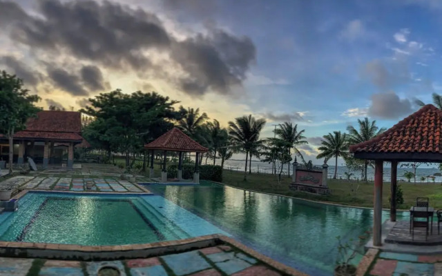 Beach Rock Resort Belitung