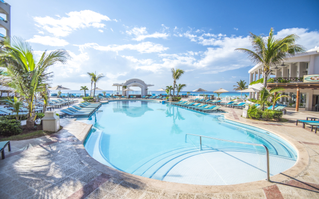 Wyndham Alltra Cancun All Inclusive Resort