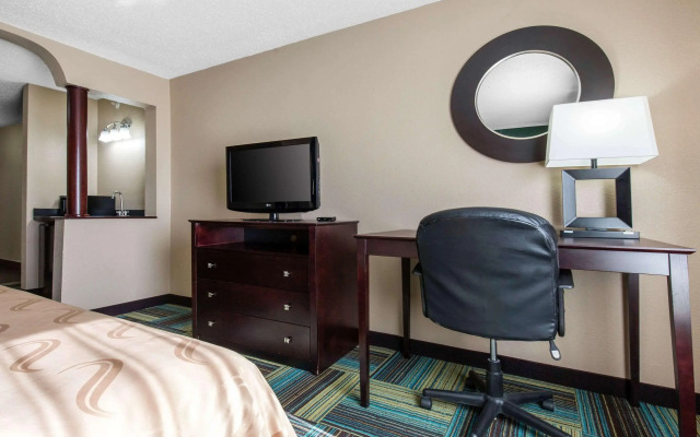 Quality Inn and Suites Arnold - St Louis