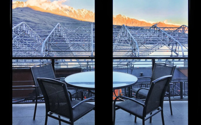 Lake Views at The Shores - Private Apartment