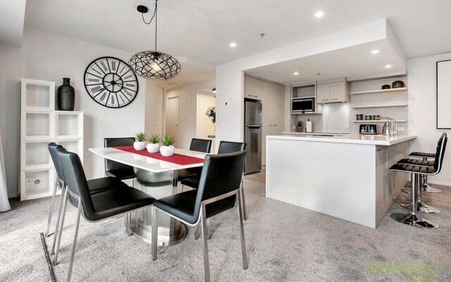 QV Sunny New Apt with Balcony -976