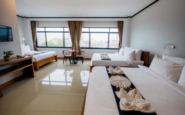 Sisombat Plaza Hotel