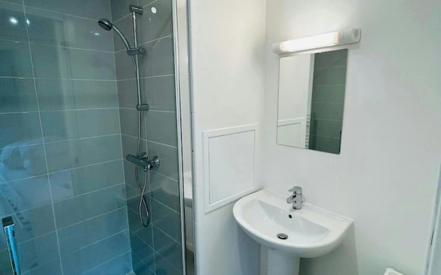 We Live In R - Suite 101