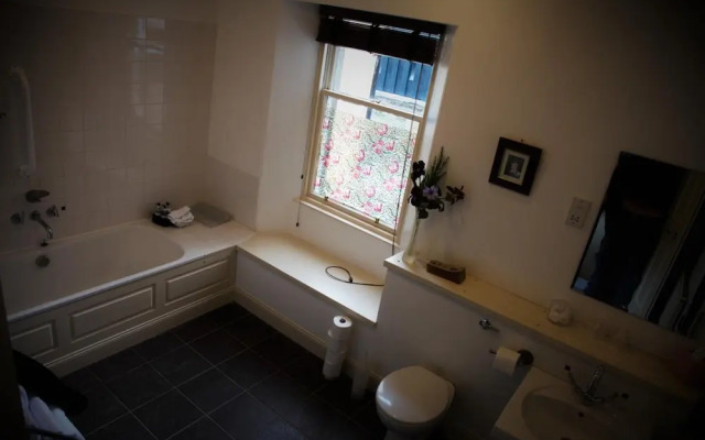 Airlie House B&B