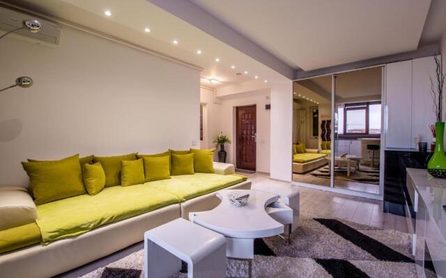 3 Room Luxury Residence Militari M2+3