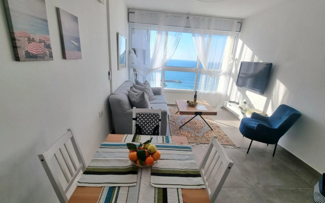 Beautiful 2-Bedroom Sea-View apartment