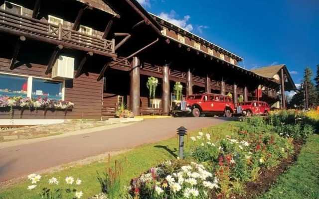 Glacier Park Lodge