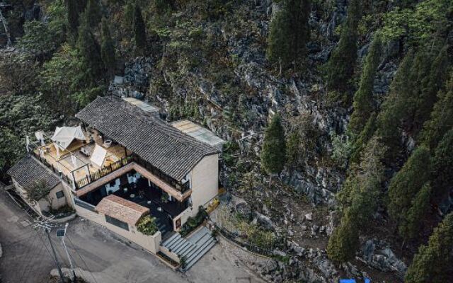 Xiang·Stay Homestay (Xingyi Wanfenglin Branch)