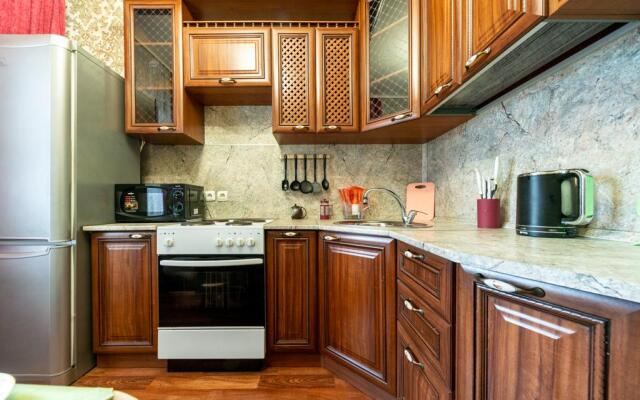 Пять звезд на Мира 94