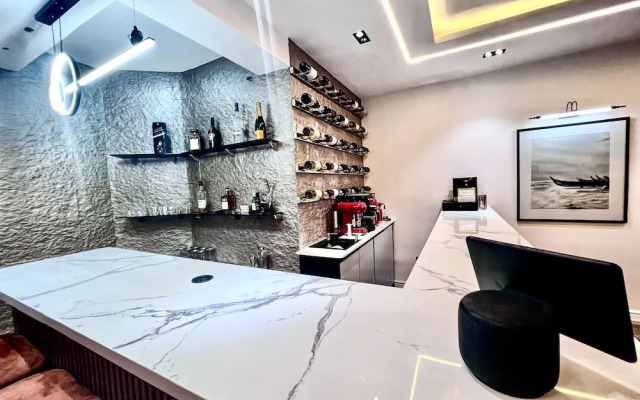 Luxury, Contemporary 4-bed Apartment in Ikoyi