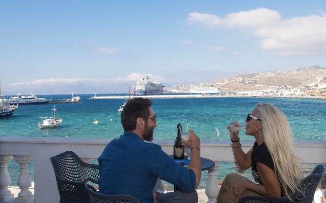 Mykonos Old Harbor Suite