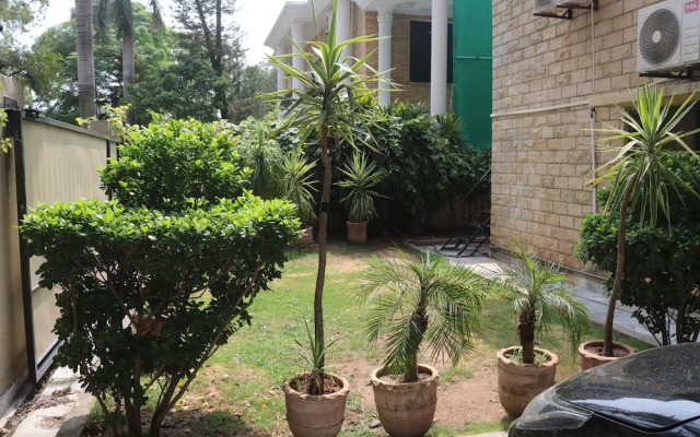 City Home Guest House F-8