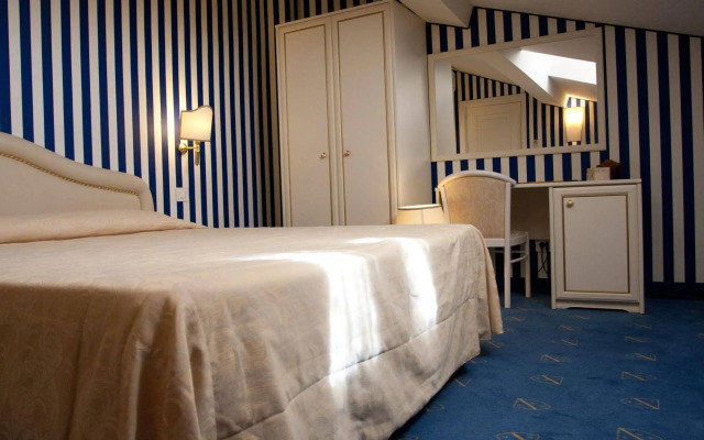 Hotel Navy