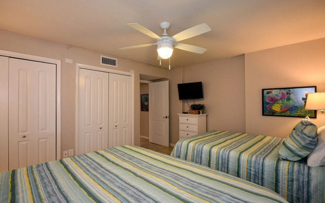 Shoreline 3084 Condo by RedAwning