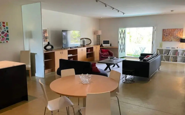 Spacious St Kilda Escape - Parking and City Views