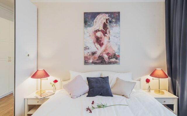 Апартаменты GM в Старопименовском пер., 16