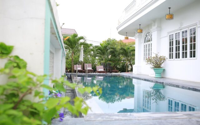 Golden Sunset Hotel