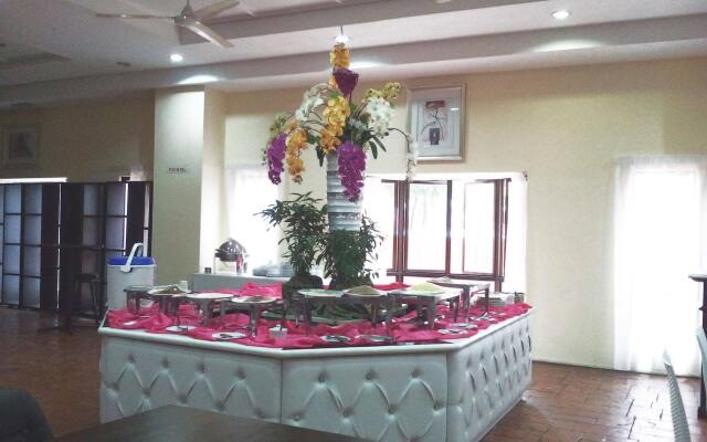 Marina Court Resort Condominium