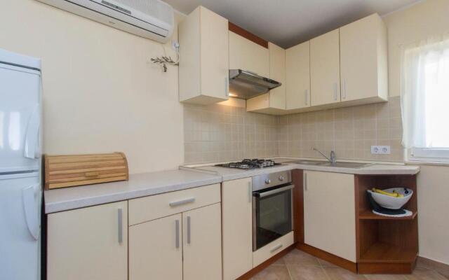 Bulat Sea View Apartments