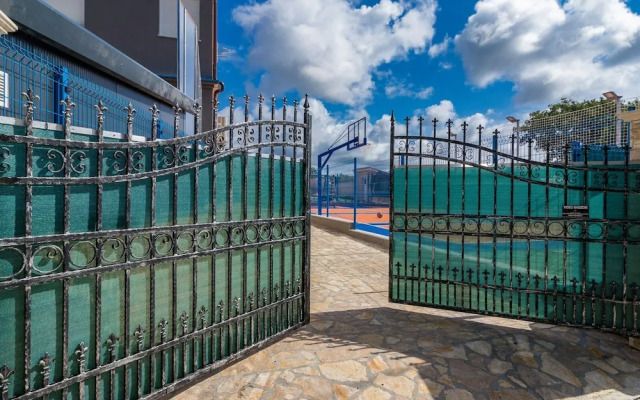 Villa in Pula With Swimming Pool