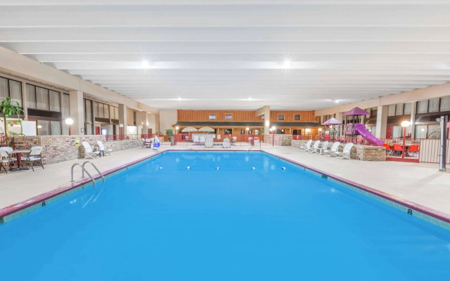 Ramada Hotel & Conference Center by Wyndham Grayling