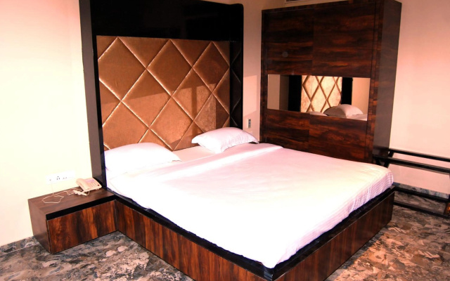 Hotel Apaar with Sea Face Garden Restaurant – Guest Rooms – Diu