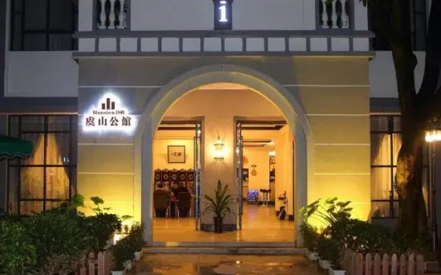 Yu Hill Hotel (Guilin Arctic Square)