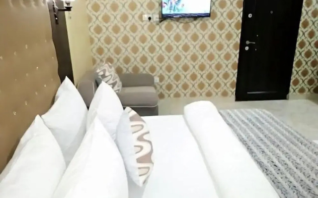 Maxbe Continental Hotel