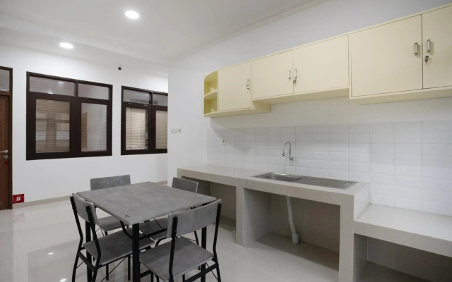 Super OYO 3209 Hegarbudhi Residence