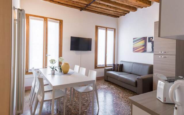 Accademia Charm Apartment n 3 - Locz