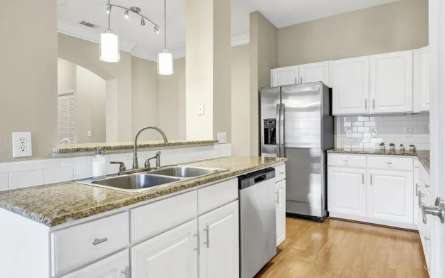 FRONTDESK Calais Midtown Apts Houston