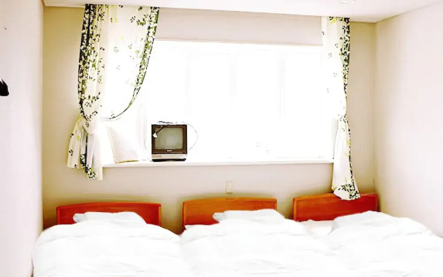 Goishigahama House