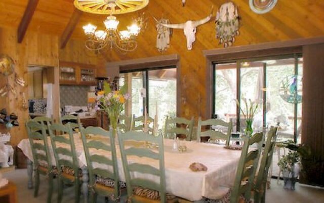 Wikiup Bed & Breakfast