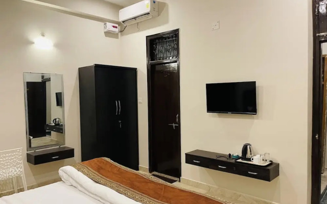 Goroomgo Banaras Homestay Varanasi