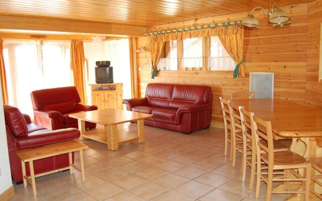 10-pers. Holiday Home With Sauna Near Center of Champagny