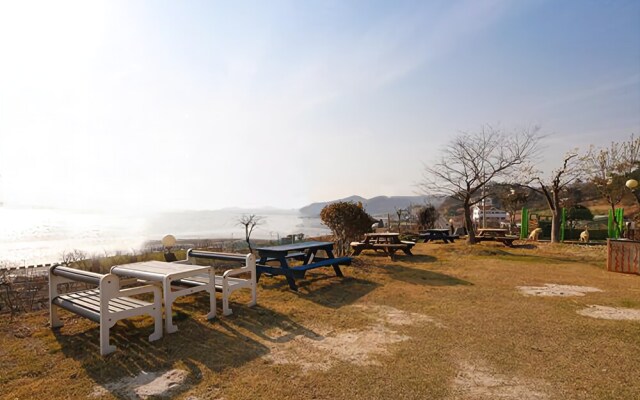 Yeosu Tirol Pension