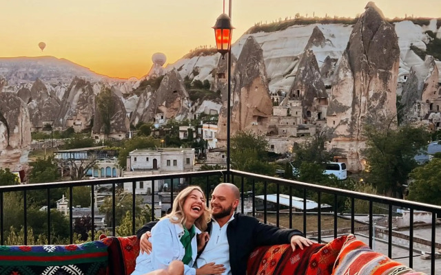 Bedrock Cave Hotel - Adults Only