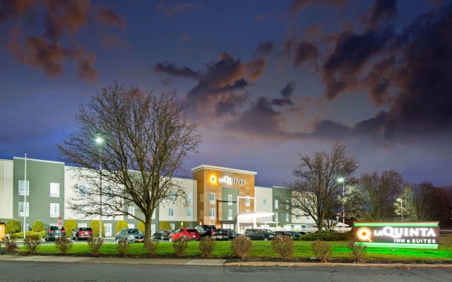 La Quinta Inn & Suites by Wyndham New Cumberland-Harrisburg