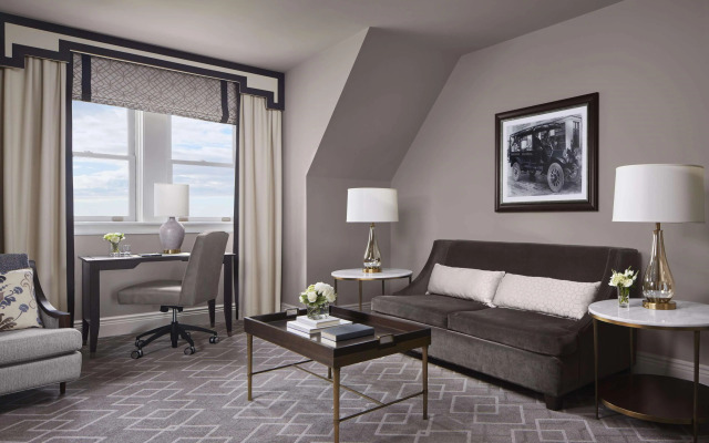 Fairmont Hotel Macdonald