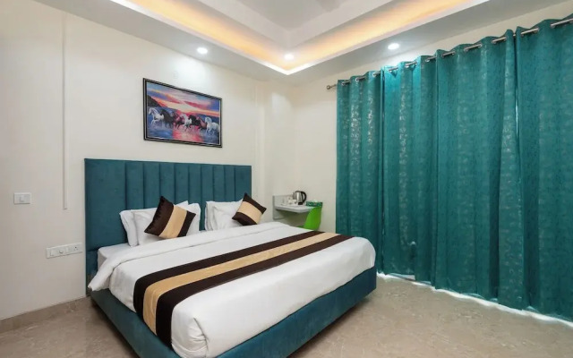 Saavi Hotel Sector- 45