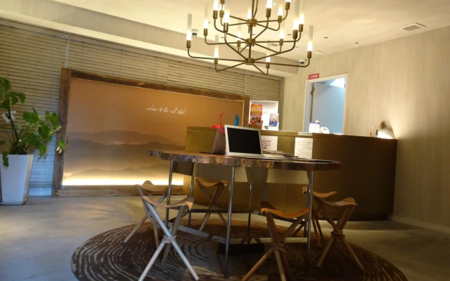 The Wall Hotel