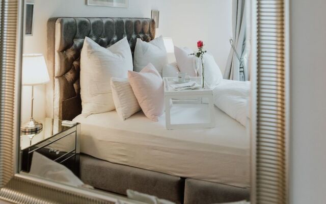 Luxury Apartment & Penthouse Villa